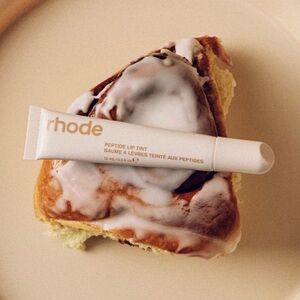 BNWT RHODE peptide lip tint limited edition cinnamon roll